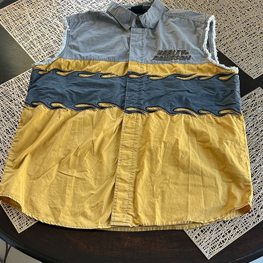 Harley-Davidson Men’s Yellow & Gray Sleeveless Button Shirt XL